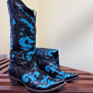 Corral Vintage cowboy boots / color brown and turquoise detail / size 9.5